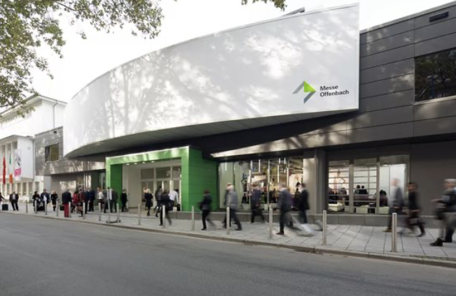 Die Messe Offenbach soll Schauplatz der ersten Barfußschuhmesse werden.